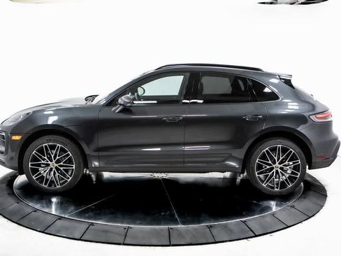 Used 2025 Porsche Macan image 2