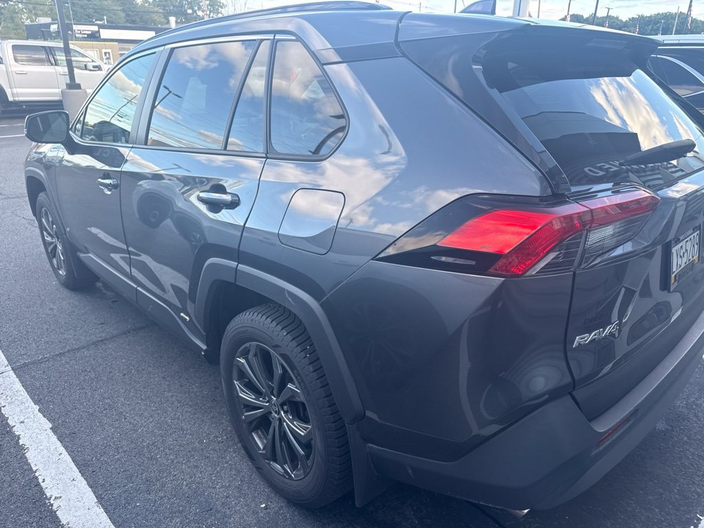 Used 2022 Toyota RAV4 XLE Premium AWD/4WD image 8