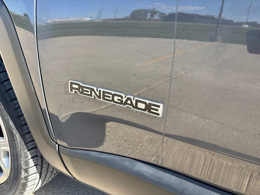 Used 2023 Jeep Renegade Limited AWD/4WD image 11