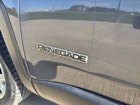 Used 2023 Jeep Renegade Limited AWD/4WD image 11