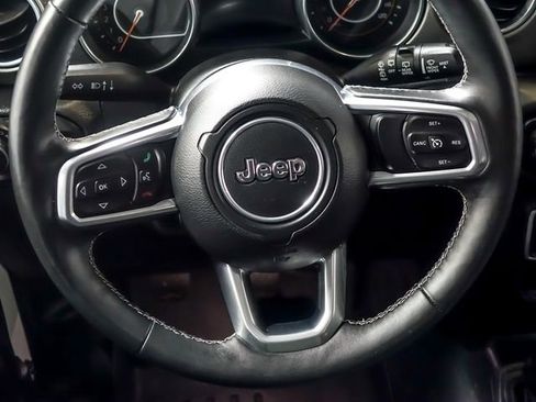 Used 2018 Jeep Wrangler Unlimited Sahara w/ LED Lighting Group AWD/4WD image 18