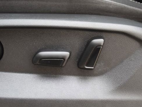 Used 2019 Volkswagen Tiguan SE image 15