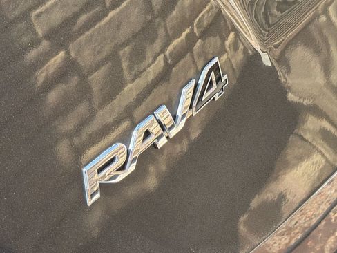 Used 2015 Toyota RAV4 LE FWD image 7