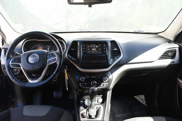 Used 2017 Jeep Cherokee Sport AWD/4WD image 18