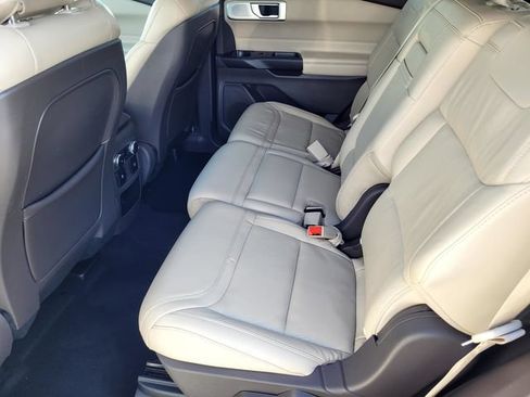Certified 2020 Ford Explorer Platinum w/ Premium Technology Package AWD/4WD image 13