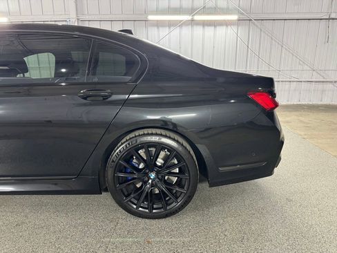 Used 2021 BMW 750i xDrive w/ Executive Package AWD/4WD image 12