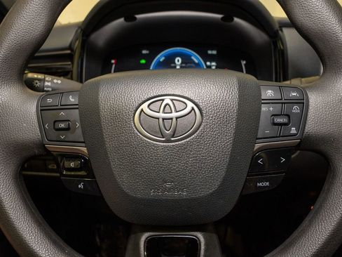 Used 2025 Toyota Camry LE image 16