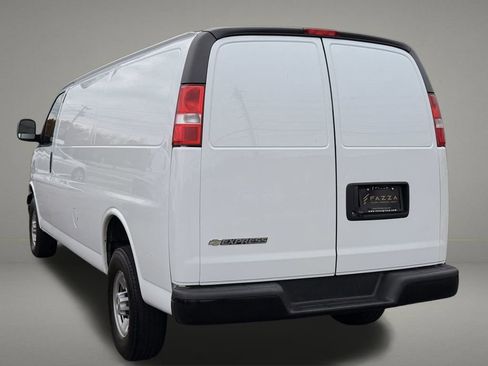 Used 2022 Chevrolet Express 3500 Extended w/ Driver Convenience Package image 3