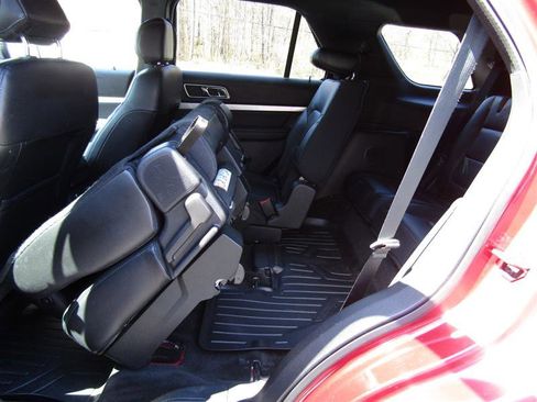 Used 2017 Ford Explorer XLT w/ Equipment Group 202A image 33