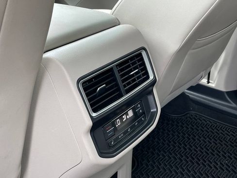 Used 2024 Volkswagen Atlas SEL Premium R-Line AWD/4WD image 23