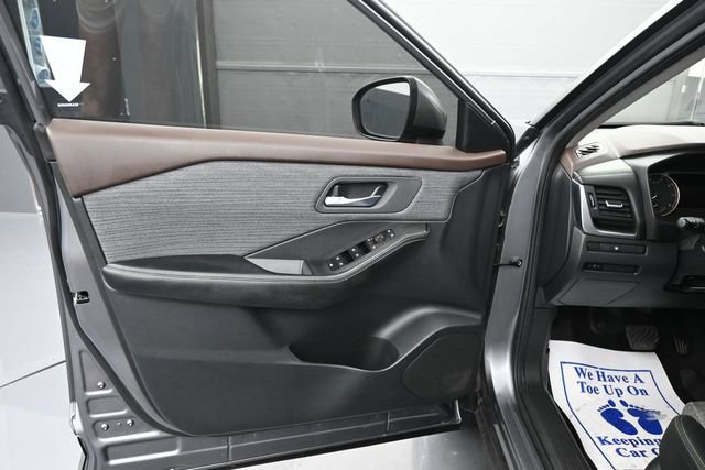 Used 2023 Nissan Rogue SV FWD image 9