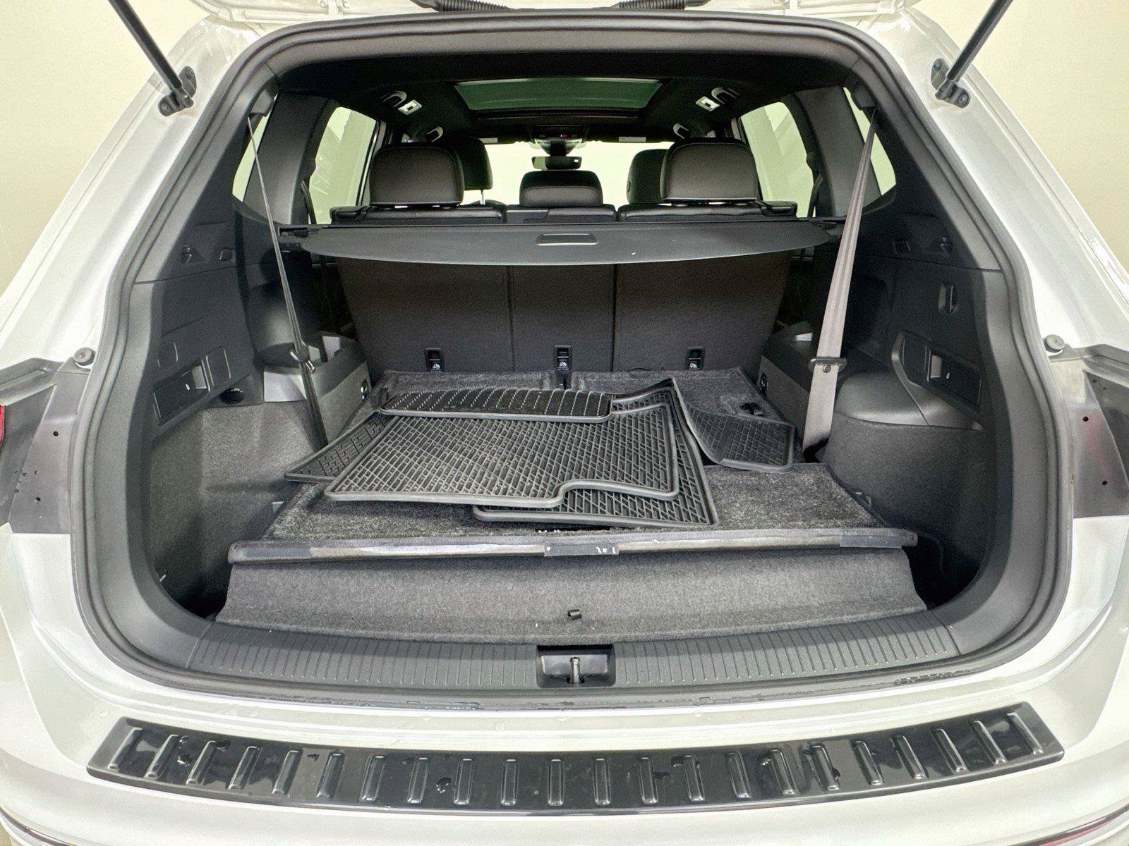 Used 2023 Volkswagen Tiguan SE R-Line FWD image 25