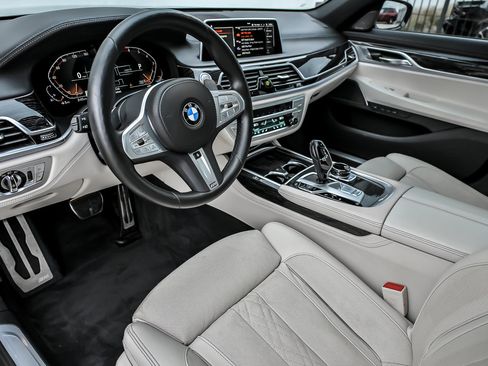 Used 2022 BMW 750i xDrive w/ Executive Package AWD/4WD image 28