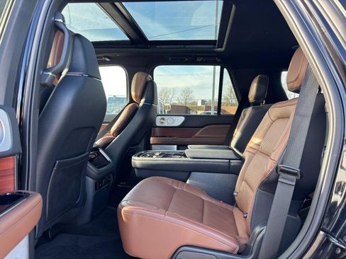 Used 2024 Lincoln Navigator Reserve image 11