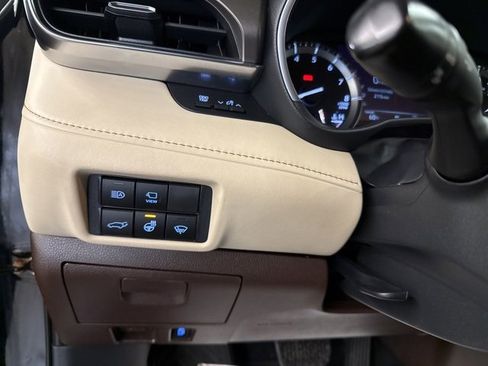 Used 2021 Toyota Highlander Limited image 19