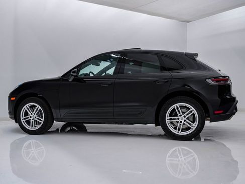 Certified 2025 Porsche Macan image 2