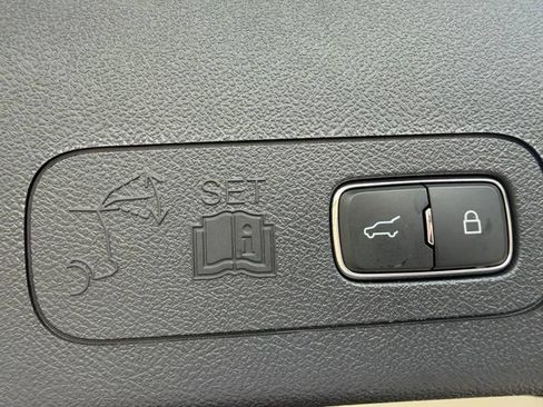 Used 2025 Lincoln Aviator AWD w/ Jet Appearance Package image 7