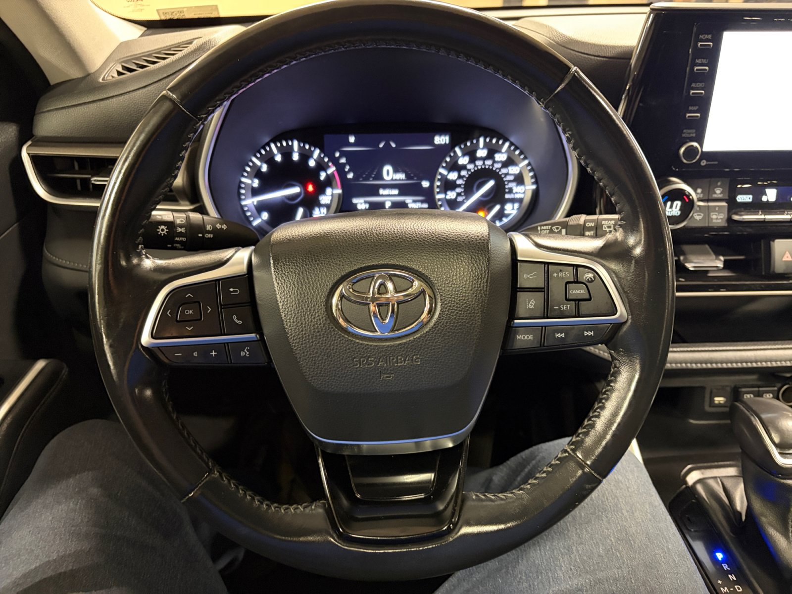 Used 2021 Toyota Highlander XLE AWD/4WD image 20