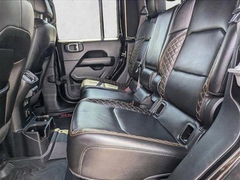 Used 2021 Jeep Gladiator Overland image 16