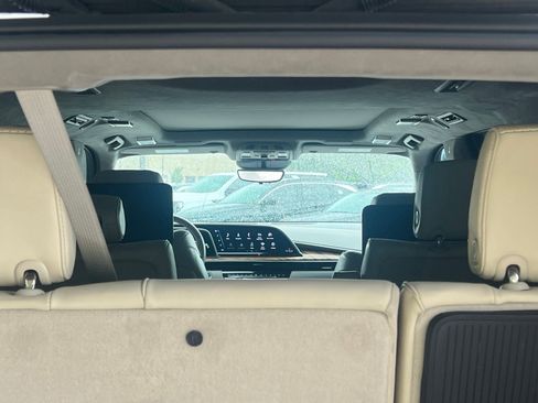 Used 2022 Cadillac Escalade Sport Platinum w/ LPO, ONYX Package AWD/4WD image 15