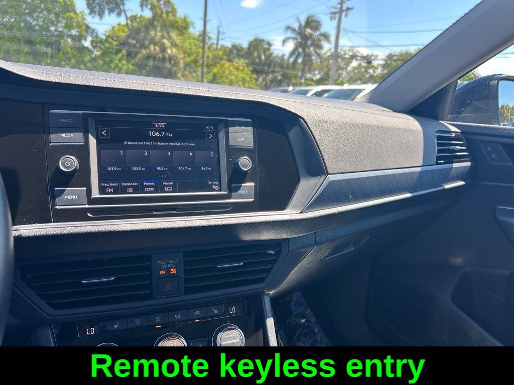 Used 2024 Volkswagen Jetta SE FWD image 12
