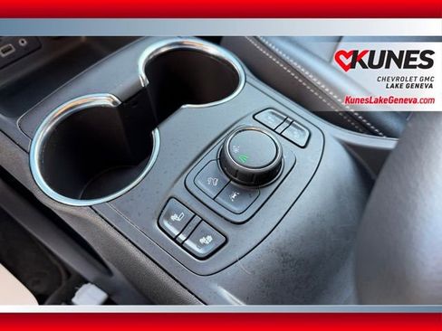 Used 2024 GMC Terrain SLT image 26