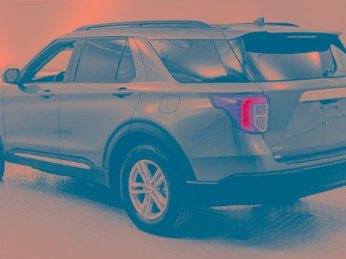 Certified 2023 Ford Explorer XLT image 4