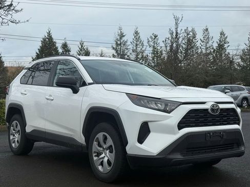 Used 2019 Toyota RAV4 LE image 7