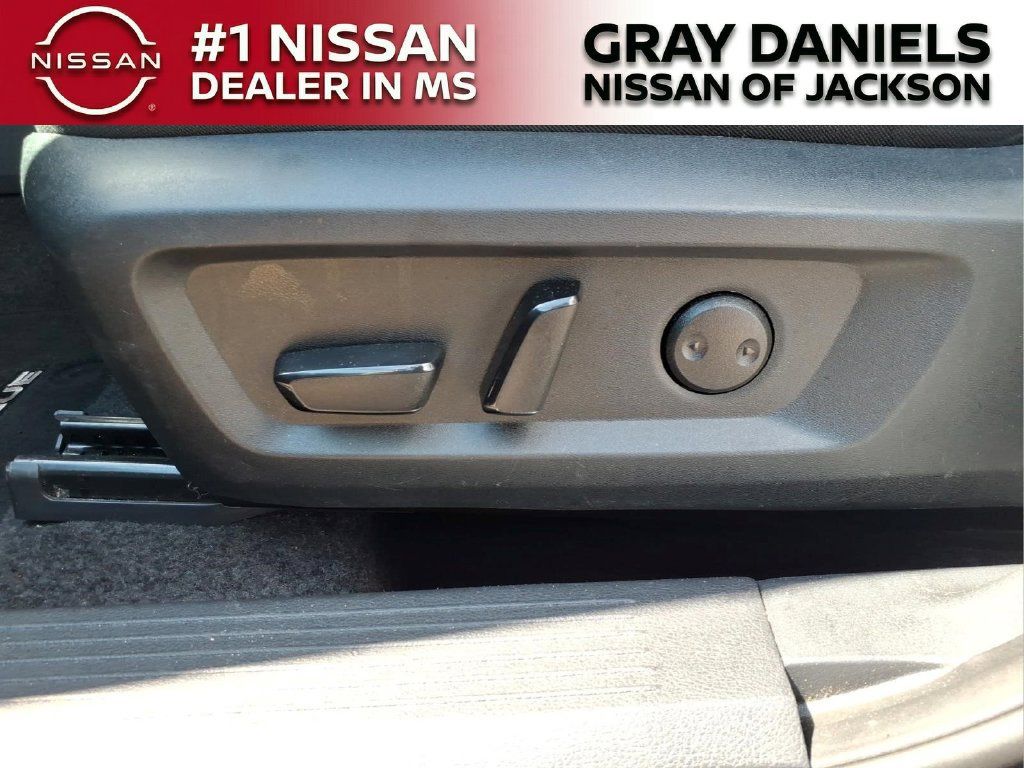 Used 2025 Nissan Rogue SV FWD image 13
