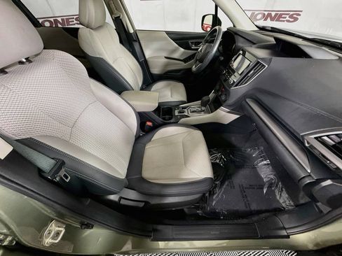 Used 2021 Subaru Forester Premium AWD/4WD image 30