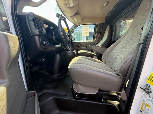 Used 2021 Chevrolet Express 2500 w/ Driver Convenience Package image 15