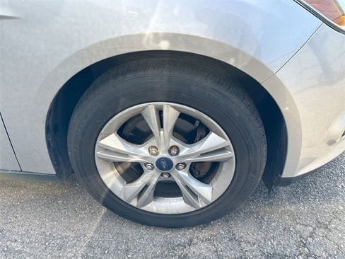 Used 2013 Ford Focus SE w/ SE Winter Pkg image 14