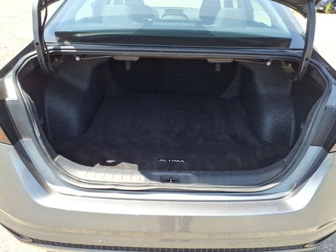 Used 2024 Nissan Altima 2.5 SV FWD image 8