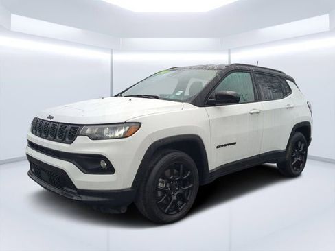 Used 2024 Jeep Compass Latitude w/ Altitude Special Edition image 7