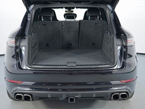Used 2021 Porsche Cayenne Turbo S image 10