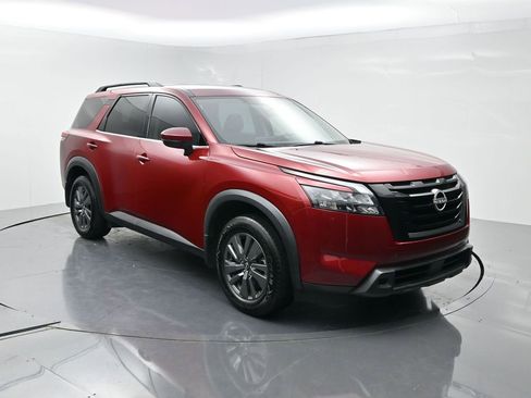 Used 2024 Nissan Pathfinder SV w/ Lighting Package (N92) FWD image 2