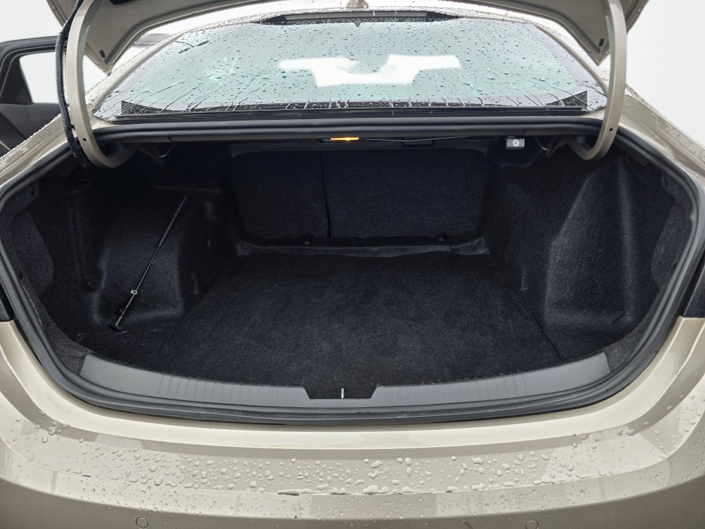 Used 2025 Chevrolet Malibu LT FWD image 11