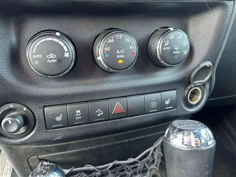 Used 2015 Jeep Wrangler Unlimited Sahara w/ Connectivity Group image 33