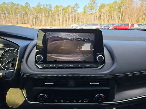 Used 2024 Nissan Rogue SV image 26