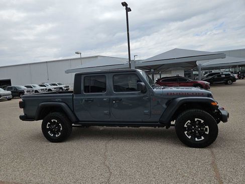 Used 2025 Jeep Gladiator Rubicon w/ Convenience Group AWD/4WD image 9