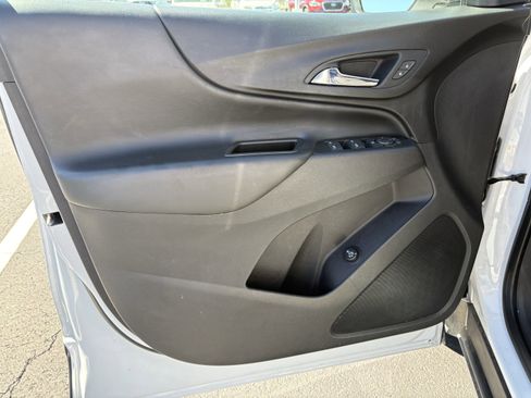 Used 2022 Chevrolet Equinox LT image 3