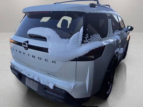 Used 2023 Nissan Pathfinder SV image 5