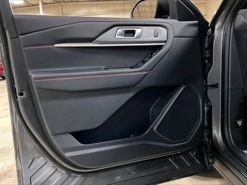 Certified 2025 Ford Explorer ST-Line w/ ST-Line Street Pack image 21