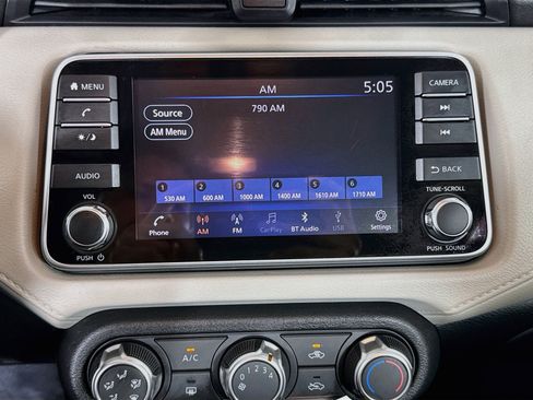 Used 2022 Nissan Versa SV FWD image 10