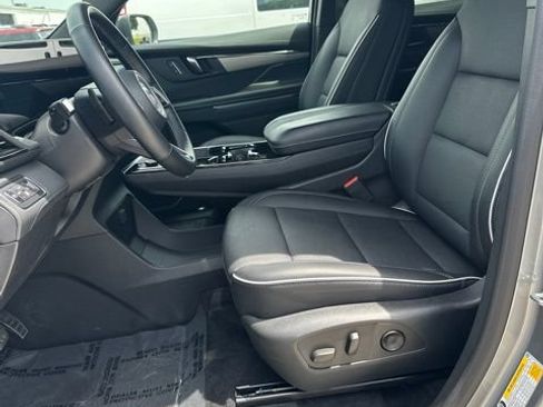Used 2025 Buick Enclave Preferred AWD/4WD image 35