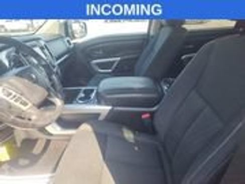 Used 2018 Nissan Titan SV w/ SV Convenience Package RWD image 9