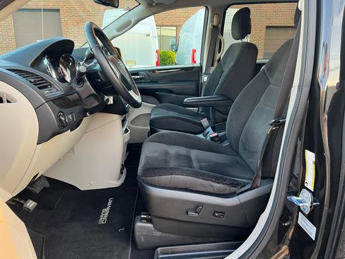 Used 2017 Dodge Grand Caravan SE w/ Power Window Group image 15