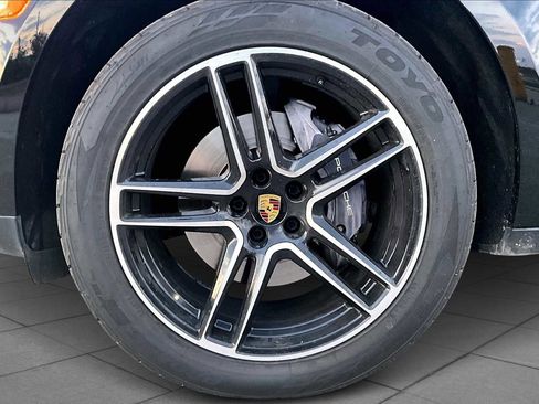 Used 2021 Porsche Macan image 22