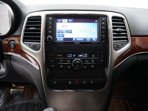 Used 2013 Jeep Grand Cherokee Limited w/ Luxury Group II image 21