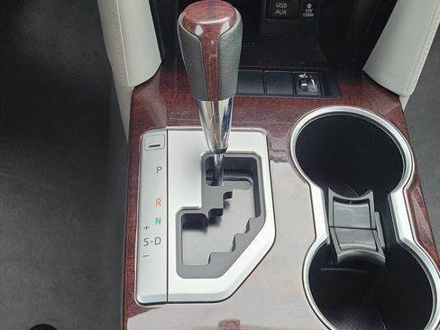 Used 2014 Toyota Camry XLE image 29